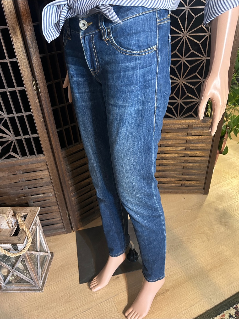 CABI JEANS LOWRISE STRAIGHT LEG 2 - Picture 2 of 8